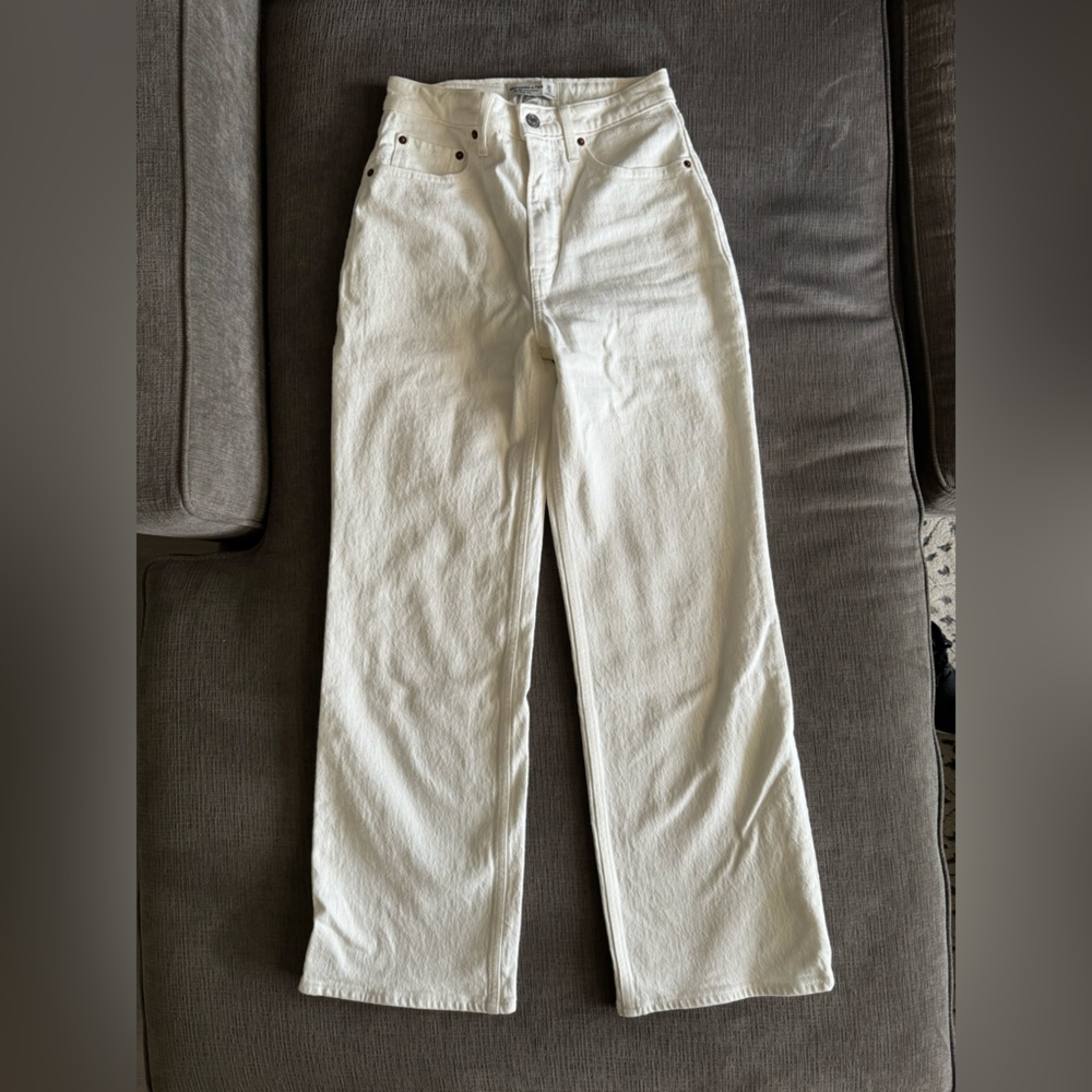A&F 90’s Relaxed Jean High Rise Jeans - Curve Love - White - 25 Short
